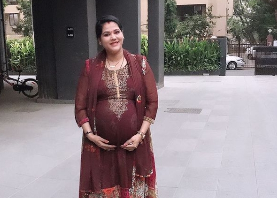 Bhojpuri News Pawan Singh and Khesari Lal Yadav heroine to be a mother Seema Singh Pregnant